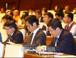 Bên lề kỳ họp thứ 4, Quốc hội khoá XIV: Cần khơi thông nguồn lực để tăng trưởng bền vững 